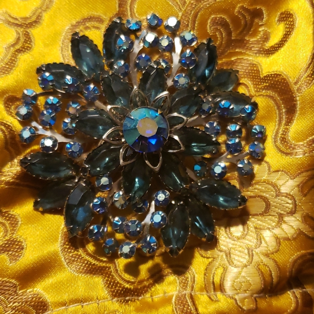 Rhinestone brooch - Picture 2 of 3